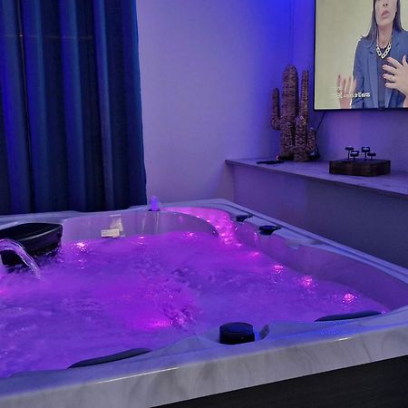 Blue Lagoon Spas מונטובן מראה חיצוני תמונה