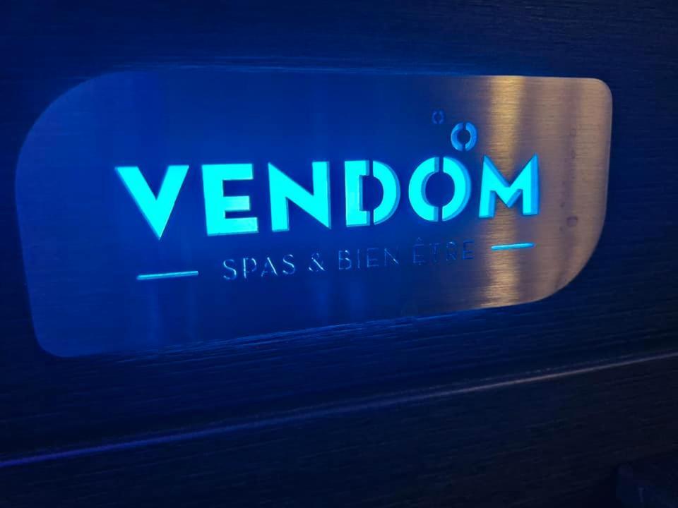 Blue Lagoon Spas מונטובן מראה חיצוני תמונה