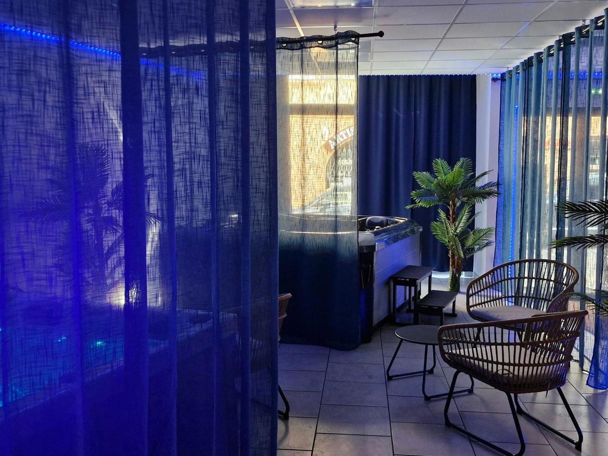 Blue Lagoon Spas מונטובן מראה חיצוני תמונה