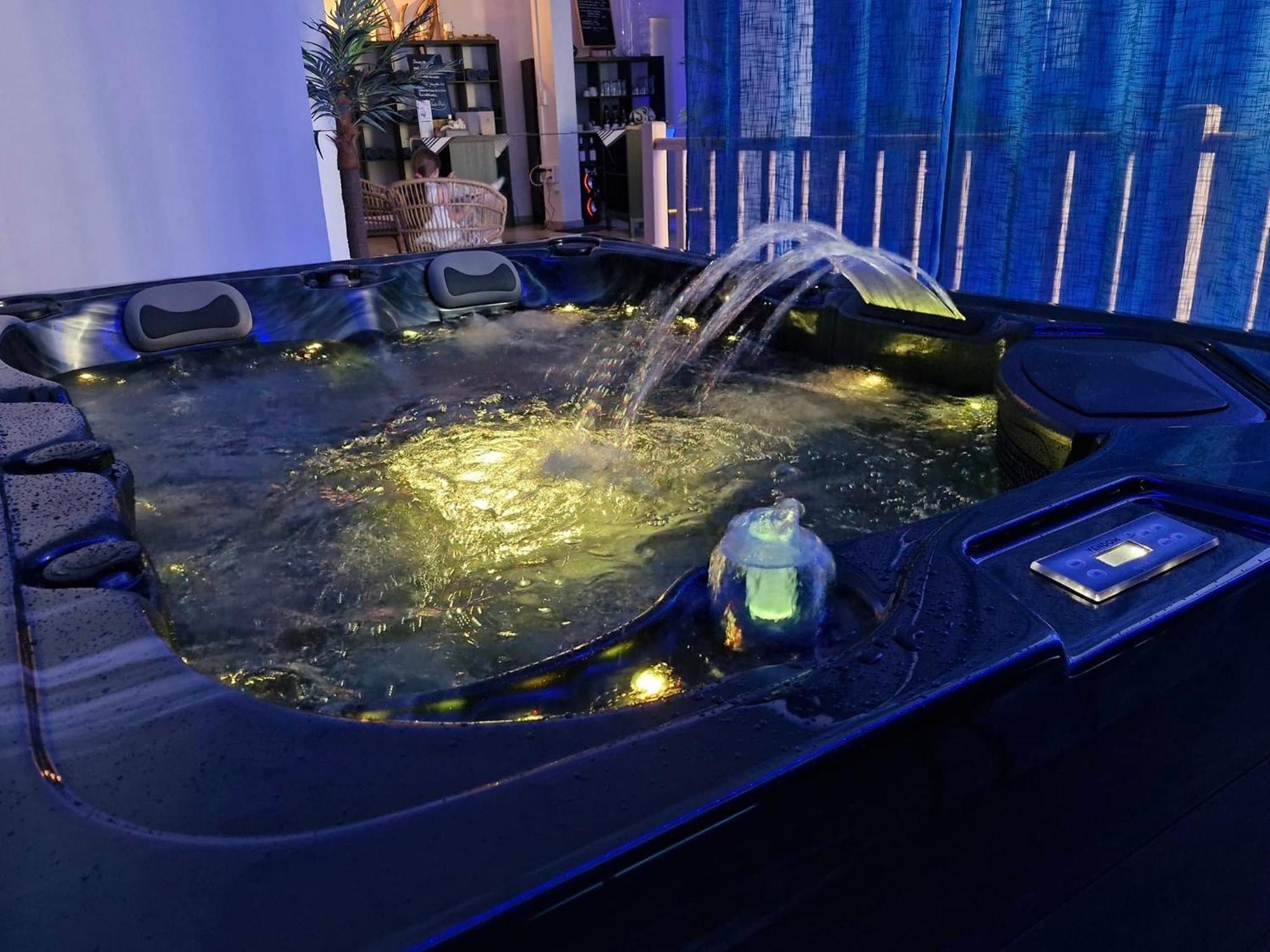 Blue Lagoon Spas מונטובן מראה חיצוני תמונה